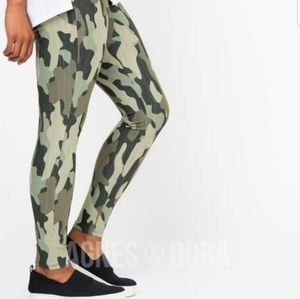 Agnes & Dora Camo Jeggings (Small 4/6)